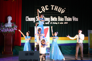 Hàng năm, huyện Lạc Thuỷ phối hợp tổ chức nhiều buổi biểu diễn văn nghệ, tạo nên sự phong phú trong đời sống văn hoá, tinh thần nhân dân. 

 

