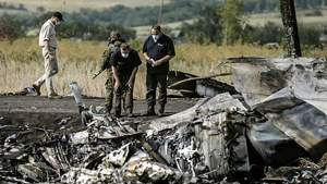 Hiện trường máy bay rơi của Malaysia Airlines tại đông Ukraine.