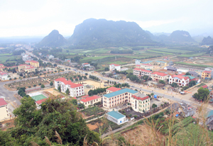 Toàn cảnh thị trấn Cao Phong.