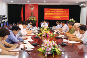 Đồng chí Bùi Văn Cửu, Phó Chủ tịch TT UBND tỉnh và các đại biểu tại điểm cầu tỉnh Hòa Bình.