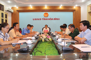 Đồng chí Nguyễn Văn Quang, Chủ tịch UBND tỉnh, Trưởng Ban ATGT tỉnh và lãnh đạo các sở, ngành dự hội nghị tại điểm cầu tỉnh ta.