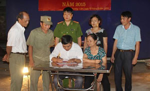 Các tổ dân phố, cơ quan, doanh nghiệp, trường học phường Phương Lâm (TPHB) ký cam kết xây dựng tổ dân phố, cơ quan, doanh nghiệp, trường học không có tệ nạn ma túy.