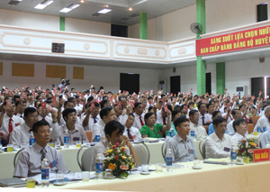 Các đại biểu biểu quyết thông qua Nghị quyết Đại hội đại biểu Đảng bộ huyện Kim Bôi lần thứ XXII, nhiệm kỳ 2015 – 2020.

 

