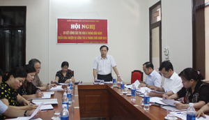 Đồng chí Nguyễn Văn Toàn, UVTV, Trưởng Ban Tuyên giáo Tỉnh ủy, Trưởng khối thi đua năm 2015 phát biểu tại hội nghị.