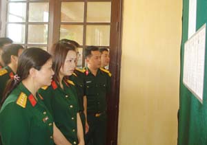 CBCS Cơ quan Bộ CHQS tỉnh tìm hiểu nội dung cuộc thi tìm hiểu 70 năm ngày truyền thống LLVT Quân khu 3.