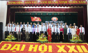 BCH Đảng bộ thành phố Hòa Bình khóa XXII, nhiệm kỳ 2015-2020 ra mắt Đại hội.