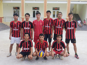 Đội bóng chuyền nam xã Kim Bình thường xuyên thi đấu đạt thành tích cao  tại giải bóng chuyền huyện Kim Bôi tổ chức.