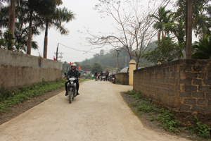 Hệ thống đường GTNT xã Lâm Sơn  (Lương Sơn) được  đầu tư xây dựng  đạt chuẩn đáp ứng nhu cầu đi lại và  giao lưu hàng hoá  của nhân dân.