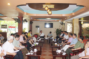 Đồng chí Bùi Văn Tỉnh, Ủy viên BCH Trung ương Đảng, Bí thư Tỉnh ủy phát biểu tại chương trình gặp gỡ cafe doanh nhân lần 3.