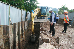 Nhà thầu đẩy mạnh thi công dự án cải tạo hệ thống thoát nước tại khu vực thành phố Hòa Bình.