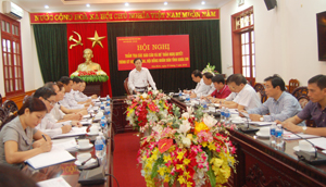 Đồng chí Nguyễn Văn Toàn, Trưởng Ban Tuyên giáo Tỉnh ủy, Trưởng Ban Văn hóa - Xã hội (HDND tỉnh) điều hành hội nghị.