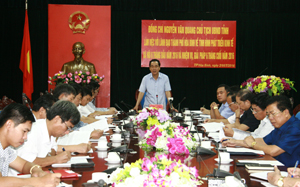 Đồng chí Nguyễn Văn Quang, Chủ tịch UBND tỉnh chủ trì buổi làm việc với lãnh đoạ, các phòng chức năng UBND thành phố Hoà Bình.