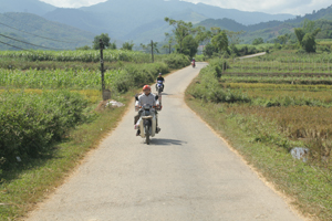 Đường giao thông liên xã  Vĩnh Đồng - Hợp Đồng (Kim Bôi) được đầu tư, đáp ứng nhu cầu phát triển KT-XH địa phương.