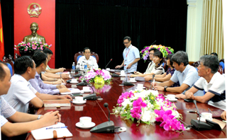 Đồng chí Nguyễn Văn Quang, Chủ tịch UBND tỉnh chủ trì buổi làm việc với nhà đầu tư Malaysia.