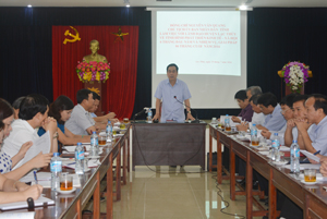 Đồng chí Nguyễn Văn Quang, Chủ tịch UBND tỉnh phát biểu tại buổi làm việc với huyện Lạc Thủy. 


