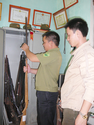 Lực lượng Công an xã Tu Lý (Đà Bắc) làm tốt công tác vận động thu hồi vũ khí, vật liệu nổ và công cụ hỗ trợ góp phần đảm bảo giữ vững an ninh nông thôn.