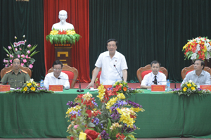Đồng chí Nguyễn Hòa Bình, Bí thư Trung ương Đảng, Chánh án TAND tối cao phát biểu tại buổi làm việc.