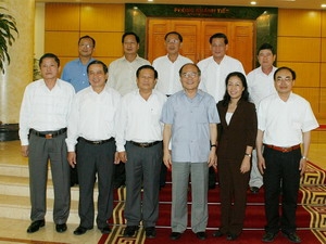 Phó Thủ tướng Thường trực Nguyễn Sinh Hùng với Ban chấp hành Đảng bộ tỉnh Kiên Giang.