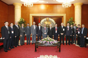 Chủ tịch QH Nguyễn Phú Trọng với trưởng đoàn các cơ quan kiểm toán tối cao các thành viên ban điều hành ASOSAI
