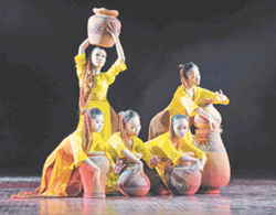 Tiết mục dự thi tác phẩm múa các Dân tộc Việt Nam năm 2010