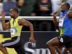 Gay (trái) đánh bại Bolt (phải)