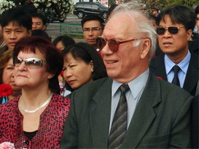 Nhà Việt Nam học người Nga, Evgheny Glazunov (hàng đầu, bên phải).