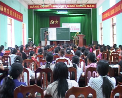 70 CBQL và giáo viên tham gia buổi tập tại phòng GD-ĐT huyện Lạc Sơn