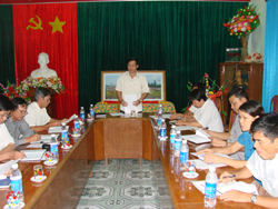 Đồng chí Bùi Văn Cửu, Phó Chủ tịch UBND tỉnh, Trưởng Ban tổ chức phát biểu định hướng về công tác tổ chức giải
