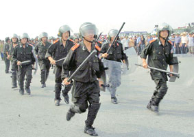 Lực lượng Cảnh sát cơ động tham gia diễn tập chống khủng bố, bạo loạn tại cảng Hàng không Cát Bi (Hải Phòng)