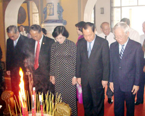 Lãnh đạo TP Hồ Chí Minh dâng hương,
tưởng niệm Chủ tịch Tôn Đức Thắng.
