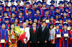 Chủ tịch nước Nguyễn Minh Triết với các đại biểu 
