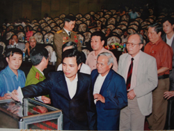 Cán bộ, đảng viên phường Phương Lâm quyên góp quỹ 