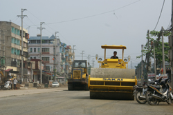 Nhà thầu huy động máy móc thảm nhựa dự án đường Thịnh Lang- TPHB
