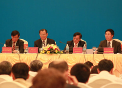 Thượng tướng Lê Thế Tiệm, Thứ trưởng Bộ Công an (thứ 2 từ trái qua) tại buổi họp báo Công bố đặc xá