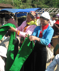 Sản phẩm dệt thổ cẩm của người dân xã Chiềng Châu đang dần khẳng định chỗ đứng trên thị trường.