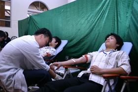 Phong trào hiến máu nhân đạo được nhân dân trên địa ban huyện tham gia nhiệt tình.