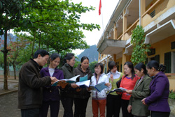 Các thầy cô giáo trường THCS Kim Binh thường xuyên trao đổi kinh nghiệm giảng dạy nhằm nâng cao chất lượng dạy học của nhà trường
