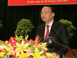 Ông Tô Huy Rứa, Ủy viên Bộ Chính trị, Bí thư Trung ương Đảng, Trưởng Ban Tổ chức Trung ương phát biểu tại hội nghị.