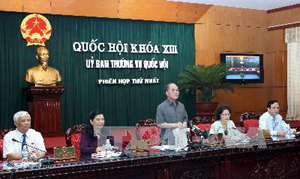 Chủ tịch Quốc hội Nguyễn Sinh Hùng phát biểu khai mạc phiên họp.