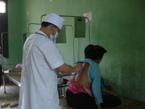 Bệnh viện Đa khoa huyện Đà Bắc quan tâm chăm sóc sức khỏe cho chị em phụ nữ.