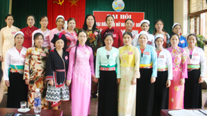 Ban chấp hành Hội PN huyện Kỳ Sơn nhiệm kỳ 2011 -2016 ra mắt Đại hội.