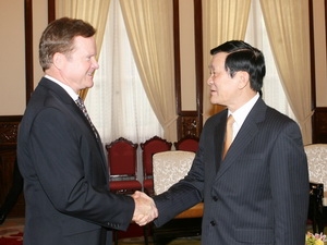 Chủ tịch nước Trương Tấn Sang tiếp Thượng nghị sỹ 
James Webb.