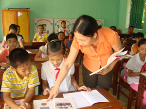 Giáo viên và học sinh trường THCS thị trấn Vụ Bản (Lạc Sơn) đã bước vào năm học mới.