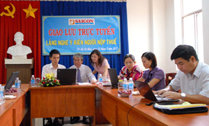 Đại diện Cục thuế TPHCM giao lưu trực tuyến với bạn đọc tại Báo Sài Gòn Giải Phóng về miễn, giảm thuế.
