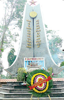 Đài tưởng niệm liệt sĩ Hòa Bình tại Nghĩa trang liệt sĩ quốc gia Trường Sơn.