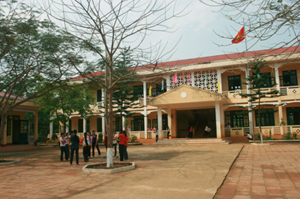 Nhờ phong trào hiến đất xây trường, các em học sinh xã Xuân Phong (Cao Phong) đã được học tập trong điều kiện cơ sở vật chất đảm bảo.