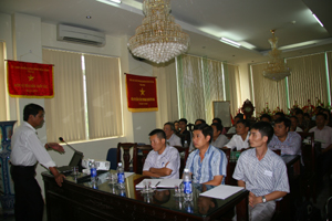 Quang cảnh buổi tập huấn về ATVSLĐ cho lãnh đạo, công nhân viên lao động Công ty CP Đầu tư Năng lượng xây dựng thương mại Hoàng Sơn.
