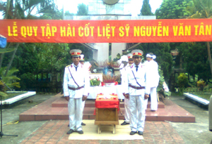 Lễ truy điệu liệt sỹ Nguyễn Văn Tân được tổ chức trọng thể tại nghĩa trang phường Thịnh Lang.