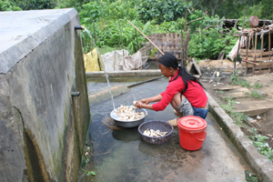 Nhờ sự đầu tư của chương trình 135 nên các hộ dân xóm Lài được sử dụng nước hợp vệ sinh.