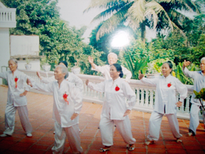 Người dân thị trấn Thanh Hà (Lạc Thuỷ) tích cực tham gia xây dựng đời sống văn hóa ở KDC.
